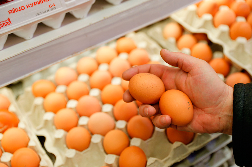 Птицеводы и ритейлеры России не сошлись в оценках обеспечения торговли яйцами в период роста цен