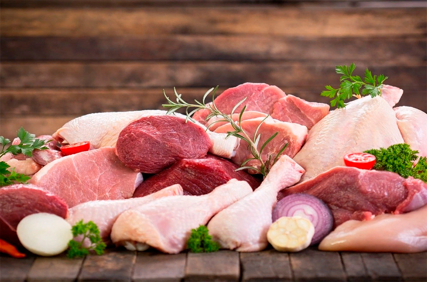 Рост производства свинины и мяса птицы в России привел к снижению цен на них в 2022 году
