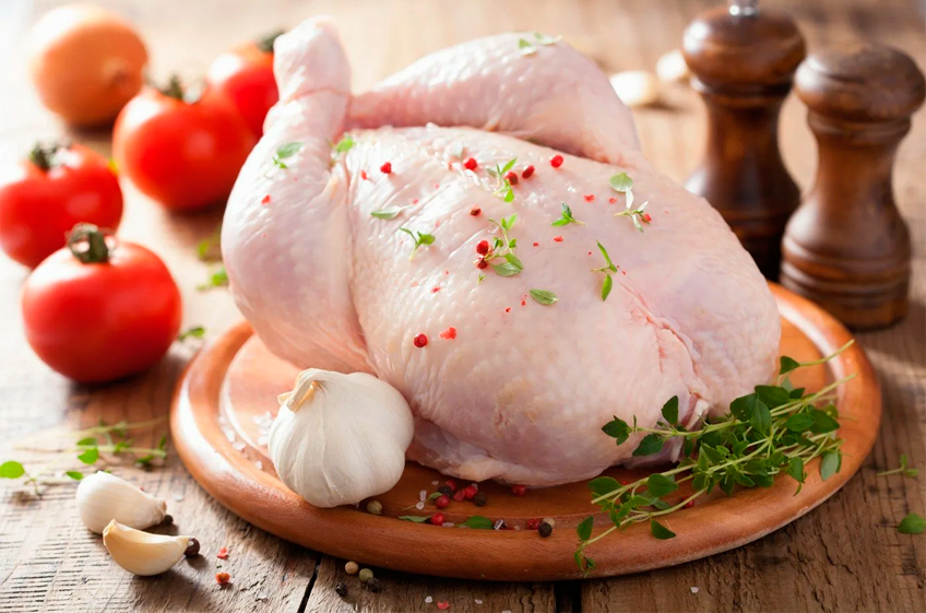 Росстат: с начала 2023 года цены на мясо кур выросли на 30,16%, на куриные яйца — на 30,91%